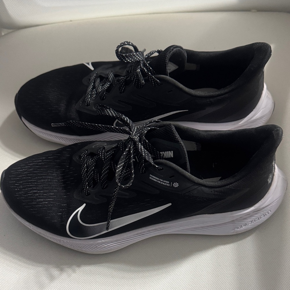 Nike Black and White Athletic Sneakers like new!